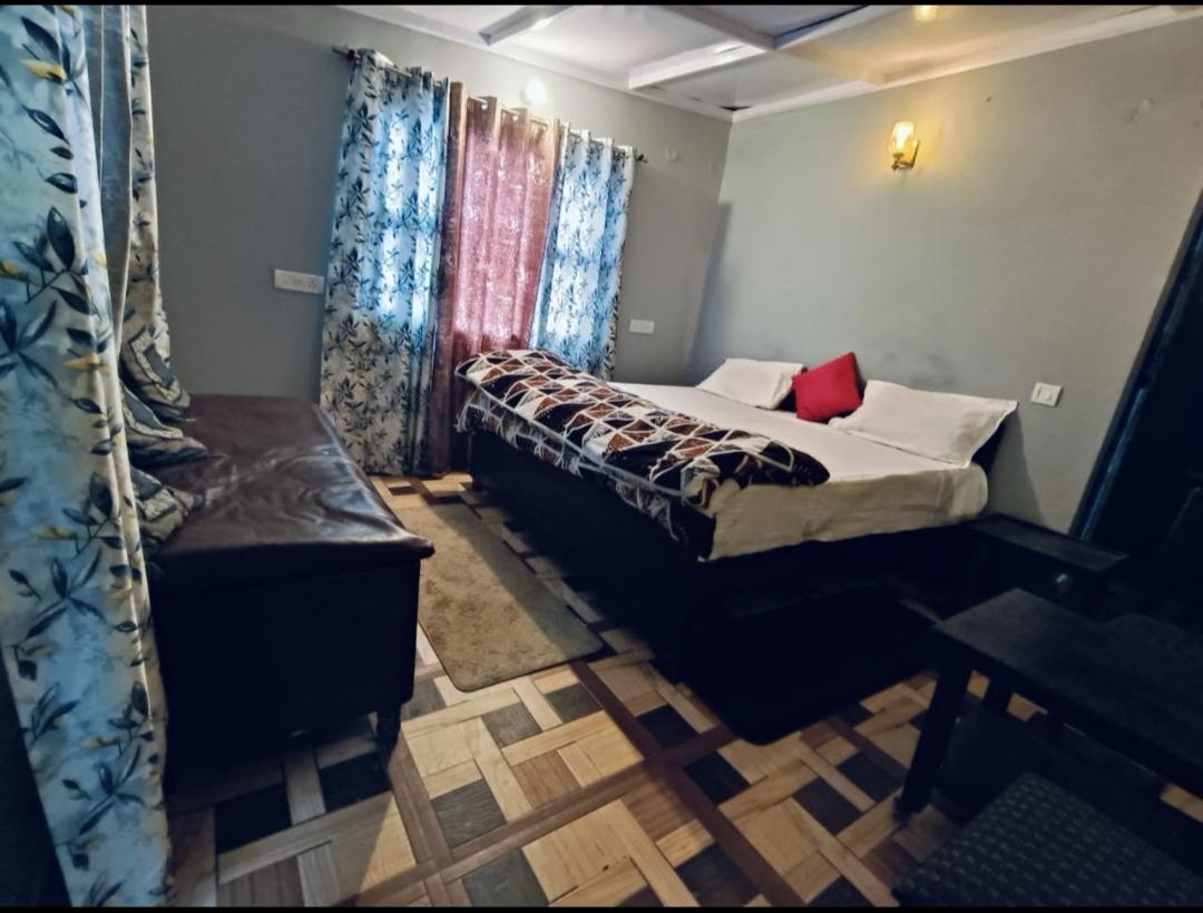 Kanishka Hotel
