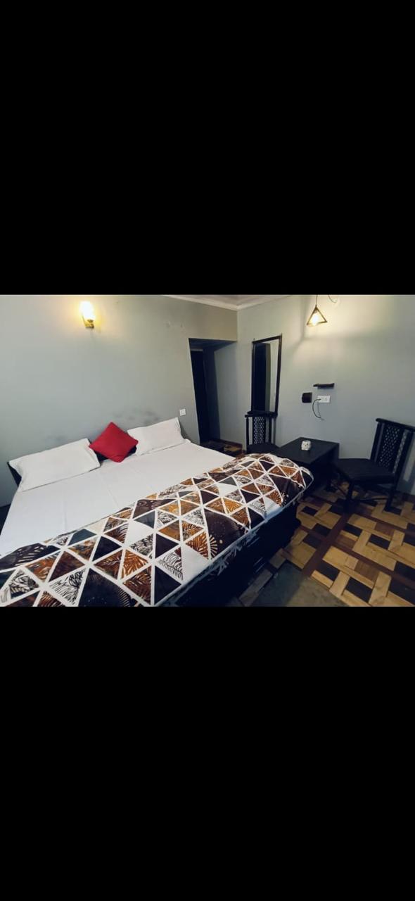 Kanishka Hotel