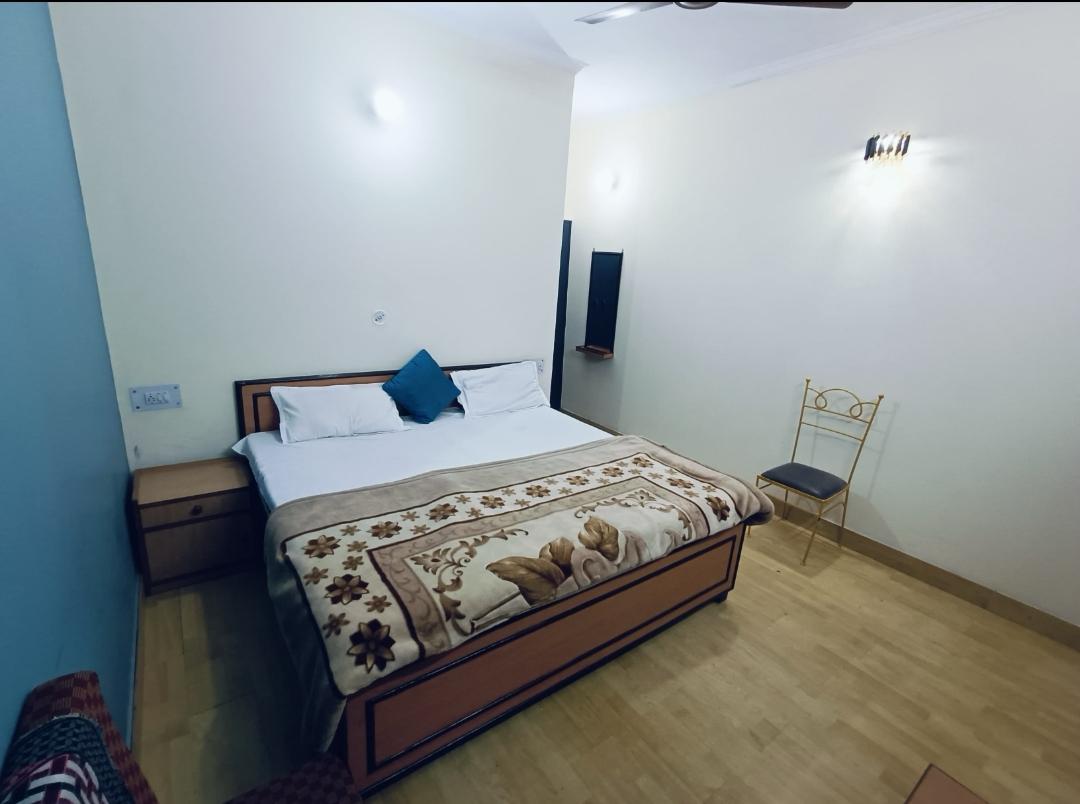Kanishka Hotel