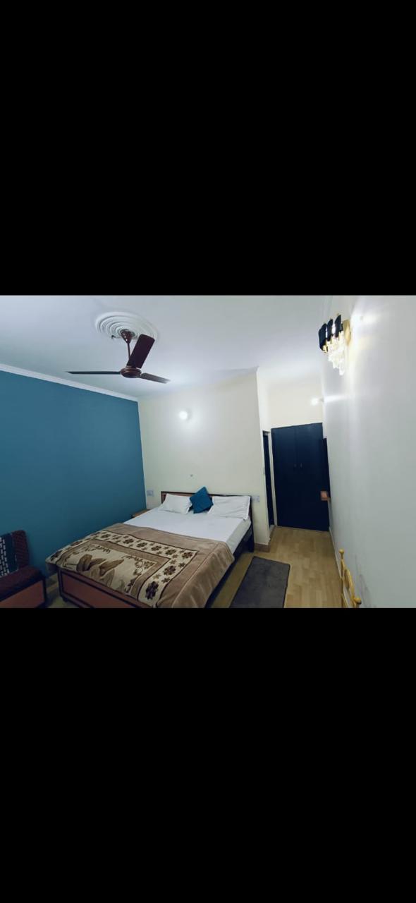 Kanishka Hotel